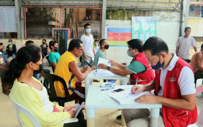 <p><br /><strong>SHELTER AID</strong>. The distribution of emergency shelter assistance in Southern Leyte in this Dec. 26, 2022 photo. The Department of Social Welfare and Development regional office has already distributed PHP10,000 emergency shelter assistance to each of the 12,392 families badly affected by Typhoon Odette that ravaged the region in 2021. <em>(Photo courtesy of DSWD)</em></p>