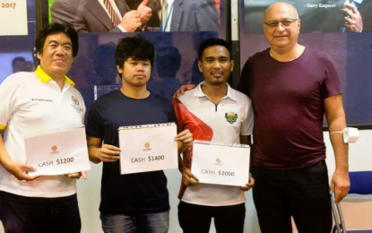 <p><strong>CHESS CHAMPION.</strong> Filipino FIDE Master (FM) Ellan Asuela (second from right) won the Kasparov Chess Foundation Asia-Pacific (KCFAP) Absolute Challenge held from December 23-25, 2022 at the Peace Centre in Singapore. From left are Indonesian International Master (IM) Irwanto Sadikin (3rd place), Filipino IM Eric Labog Jr. (2nd place) and Georgian Grandmaster Zurab Azmaiparashvili. <em>(Contributed photo)</em></p>
