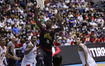 <p style="text-align: justify;">Bay Area's Andrew Nicholson takes flight for a slam dunk.<em> (Photo courtesy of PBA Images)</em></p>