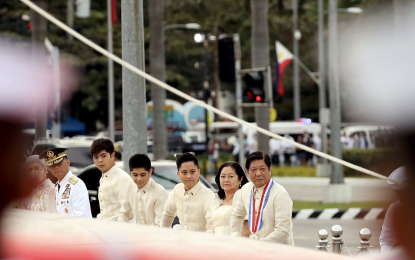 <p><strong>RIZAL DAY</strong>. The First Family leads the flag-raising ceremony for the 126th commemoration of the martyrdom of Dr. Jose Rizal at the Rizal Park in Manila on Friday (Dec. 30, 2022). In his message, President Ferdinand R. Marcos Jr. (right) urged Filipinos to embody Rizal’s excellence, patriotism, and perseverance.<em> (PNA photo by Rey Baniquet)</em></p>