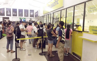 <p><strong>REBOOKING.</strong> Passengers affected by the cancellation of flights at the Dumaguete-Sibulan airport queue for rebooking at the Cebu Pacific counter on Tuesday (Jan. 3, 2023). The Civil Aviation Authority of the Philippines in Dumaguete City said normal flight operations have resumed. <em>(Photo courtesy of CAAP-Dumaguete)</em></p>