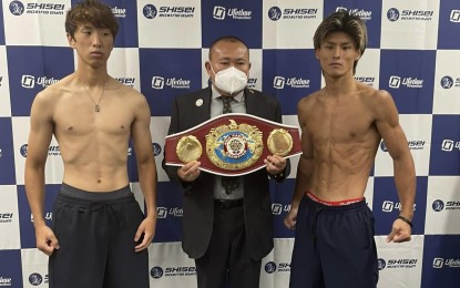 <p><strong>BOXING JUDGE</strong>. Photo shows Association of Philippine Professional Boxing Officials (APPBRO)-Visayas Chapter president Edward Ligas holding a boxing title belt before a match in August 2022. Ligas on Wednesday (Jan. 4, 2023) took exceptions on "baseless" criticisms hurled against him and other Cebu-based boxing match judges. <em>(Photo courtesy of Edward Ligas)</em></p>