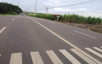 <p><strong>IMPROVED ROAD</strong>. The almost two-kilometer portion of the Bacolod North Road in Cadiz City section in Negros Occidental has been improved from concrete to asphalt with reflectorized pavement markings as of Wednesday (Jan. 4, 2023). The road upgrade project amounted to PHP16.4 million, according to the Department of Public Works and Highways in Western Visayas. <em>(Photo courtesy of DPWH-Negros Occidental First District Engineering Office)</em></p>