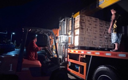 <p><strong>RESPONSE</strong>. Workers load 2,000 family food packs on trucks mobilized by the Department of Public Works and Highways Regional Office for families affected by flooding in this Dec. 28, 2022 photo. The Department of Social Welfare and Development said on Wednesday (Jan. 4, 2023) it is ready for the impact of non-stop rains with the prepositioning of 32,069 family food packs for families badly affected by weather disturbances.<em> (Photo courtesy of DSWD Region 8)</em></p>