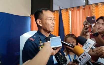 <p><strong>INTERNAL CLEANSING</strong>. Police Regional Office (PRO)-Central Visayas director Brig. Gen. Jerry Bearis answers questions from the local media at the Philippine Information Agency regional office in Cebu City on Thursday (Jan. 5, 2023). Bearis said PRO-7 fully supports the call of DILG Secretary Benhur Abalos Jr. on police officials holding the rank of colonel to general to tender courtesy resignation as part of internal cleansing. <em>(PNA photo by John Rey Saavedra)</em></p>