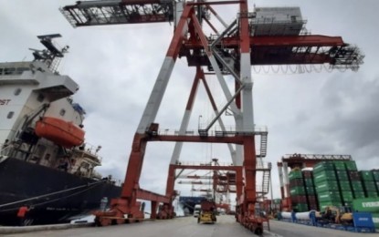 <p><strong>CIP YARD.</strong> A gantry is shown operating at the Cebu International Port (CIP) yard in Cebu City in this file photo. The Oriental Port and Allied Services Corp. (OPASCOR), the private cargo-handling firm operating at the CIP yard, on Friday (Sept. 27, 2024) assured stakeholders of unhampered services as they addressed disputes with the workers. <em>(PNA file photo by John Rey Saavedra)</em></p>