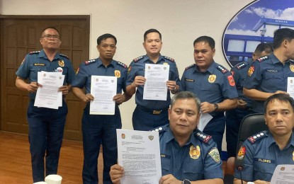 <p>COURTESY RESIGNATION. Col. Reynaldo Lizardo (2nd from left, standing), Negros Oriental provincial police director, tenders his courtesy resignation along with other officials of the Police Regional Office 7 on Friday (Jan. 6, 2023). Lizardo ordered the reassignment of at least eight police officers in Negros Oriental. <em>(Photo courtesy of Annie Perez-Gallardo)</em></p>