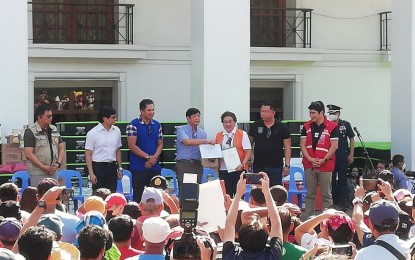 <p><strong>ASSISTANCE</strong>. President Ferdinand R. Marcos, Jr. distributes assistance to the victims of Severe Tropical Storm Paeng (Nalgae) in Antique province on Nov. 8, 2022. Antique Governor Rhodora Cadiao said on Friday (Jan. 6, 2023) the provincial government will allocate PHP10 million to address the flooding problem in a relocation site in Laua-an town to be readied for families whose houses were damaged by Paeng.<em> (PNA photo by Annabel Consuelo J. Petinglay)</em></p>