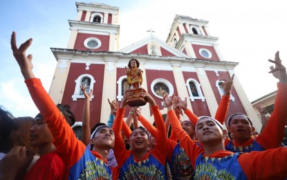 <p><strong>DINAGYANG FEST</strong>. Barangay tribes competing in the Dinagyang Festival tribes competition join the ‘Pamukaw’ (Awakening) on Dec. 16, 2022. First Lady Liza Araneta-Marcos will witness the Iloilo Dinagyang cultural presentation at the Iloilo Freedom Grandstand morning of Jan. 22, according to the Iloilo city government on Friday (Jan. 6, 2023). <em>(Photo courtesy of Arnold Almacen/City Mayors Office)</em></p>