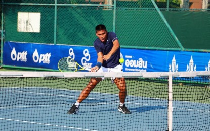 <p>Filipino tennis player Joewyn Rey Pascua in action during a tournament in Thailand last year. <em>(Contributed photo)</em></p>