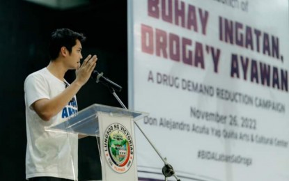 <p><strong>ANTI-DRUG CAMPAIGN</strong>. Mayor Javier Miguel Benitez leads the grand launching of the Department of the Interior and Local Government's Buhay Ingatan, Droga'y Ayawan or BIDA Program in Victorias City, Negros Occidental in November 2022. On Thursday night (Jan. 5, 2023), Benitez expressed support to the call of Interior Secretary Benjamin Abalos Jr. for the courtesy resignation of colonels and generals of the Philippine National Police to cleanse its ranks. <em>(Photo courtesy of Victorias City Information Office)</em></p>