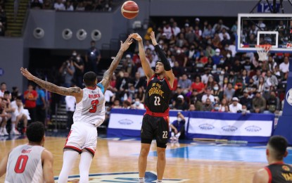 <p><strong>ON FIRE.</strong> Kobey Lam (No. 22) sizzles for Bay Area with eight triples as they held off Ginebra, 94-86, in Game 4 of the PBA Commissioner's Cup Finals at Mall of Asia Arena in Pasay City on Friday (Jan. 6, 2023). Lam finished with 30 points on 11-of-20 shooting, including 8-of-14 on threes, nine rebounds and four assists. <em>(</em><em>Courtesy of PBA Images)</em></p>