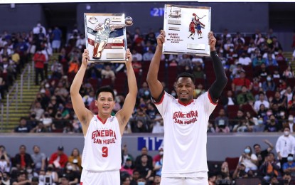 <p><strong>DOUBLE WIN.</strong> Scottie Thompson (left) and Justin Brownlee were awarded top performers of the Philippine Basketball Association Commissioner's Cup before the start of Game 4 of the finals at Mall of Asia Arena in Pasay City on Friday (Jan. 6, 2023). Both topped the statistical points and vote categories to win the Best Player of the Conference and Best Import awards. <em>(Courtesy of PBA Images)</em></p>