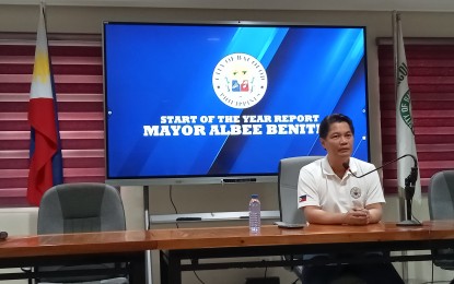 <p><strong>INVESTOR FOR BACOLOD.</strong> Bacolod City Mayor Alfredo Abelardo Benitez announces in a press briefing Monday (Jan. 9, 2023) that a China-based firm has proposed to build an electric (e)-vehicle manufacturing plant in the city. The project is a collaboration between a Chinese company and a Korean firm, he said. <em>(PNA photo by Nanette L. Guadalquiver)</em></p>
<p><em> </em></p>