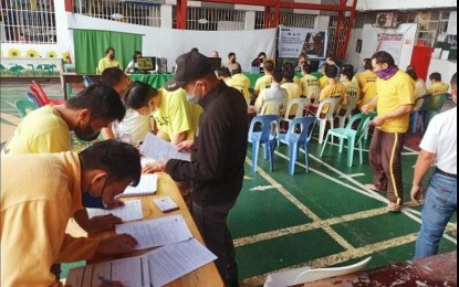 <p><strong>OFF-SITE VOTER REGISTRATION</strong>. At least 90 persons deprived of liberty (PWDs) at the Baguio City jail register during the off-site voters’ registration in the facility on Monday (January 9, 2023). Comelec-Baguio is also conducting sectoral voter registration activities at the Baguio City National High School and SM Mall to ensure that everybody who wants to vote can register for the upcoming barangay and Sangguniang Kabataan elections. <em>(PNA photo by Liza T. Agoot)</em></p>