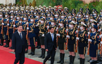 <p><strong>DEEPER TIES.</strong> President Xi Jinping rolls out the red carpet for President Ferdinand R. Marcos Jr. during the Filipino leader’s state visit to China from Jan. 3 to 5, 2023. The Federation of Filipino Chinese Chambers of Commerce and Industry Inc. on Monday (Jan. 9, 2023) said Marcos's first state visit to China was a "very significant" move to deepen China-Philippines diplomatic ties built during the time of his father, the late President Ferdinand E. Marcos Sr.<em> (Photo courtesy of Bongbong Marcos FB page)</em></p>