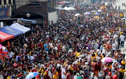 <p><strong>SEA OF DEVOTEES.</strong> Mass-goers at Quiapo Church in Manila spill onto Quezon Boulevard on Monday night (Jan. 9, 2023). Based on the data released by church authorities, a total of 1,268,435 devotees joined the Feast of the Black Nazarene celebrations from Jan. 6 to 10, with the actual feast day on Jan. 9 drawing the highest number at 709,945. <em>(PNA photo by Robert Oswald P. Alfiler)</em></p>
