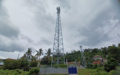 <p><strong>SIGNAL SHUTDOWN</strong>. Photo shows two cellular signal towers in Barangay Pakigne, Minglanilla town, south of Cebu City. The National Telecommunications Commission released Monday (Jan. 9, 2023) an order implementing a signal shutdown during three major Sinulog 2023 events on Saturday and Sunday. <em>(PNA photo by John Rey Saavedra)</em></p>