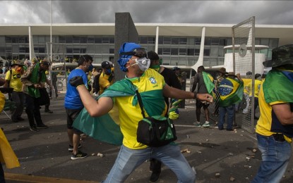 <p>Supporters of former President Jair Bolsonaro clash with security forces as they break into the Planalto Presidential Palace in Brasilia, Brazil on Jan. 8, 2023. <em>(Joedson Alves - Anadolu Agency)</em></p>