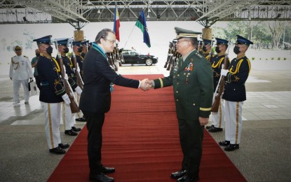 <p><strong>EXPANDING TIES.</strong> AFP chief Gen. Andres Centino (right) and Turkish Ambassador to Manila Niyazi Eyren Akyol shake hands after the envoy's visit to the AFP headquarters in Camp Aguinaldo, Quezon City on Tuesday (Jan. 10, 2023). The expansion of the existing memorandum of understanding on defense industry cooperation topped the talks between Centino and Akyol.<em> (Photo courtesy of AFP)</em></p>