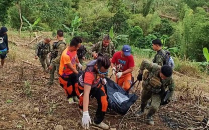 <p><strong>RETRIEVAL OPERATIONS.</strong> Army, police, and City Disaster Risk Reduction and Management Office (CDRRMO) personnel recover the body of slain New People's Army member Orlando Fat, who was killed in an encounter with soldiers on Tuesday (Jan. 10, 2023) in Barangay Trinidad, Guihulngan City, Negros Oriental. Fat was identified as a guerrilla front political instruction of the NPA. <em>(Photo courtesy of the 62IB/Philippine Army)</em></p>