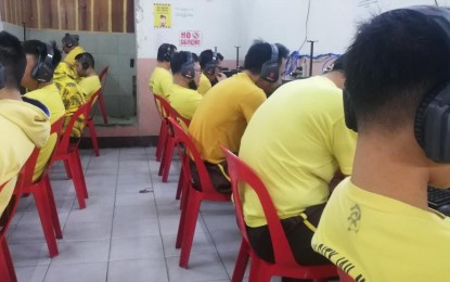 <p><strong>ONLINE VISIT.</strong> The Baguio City Jail Male Dorm (BCJMD) has 15 computers devoted to online visitation program of the Bureau of Jail Management and Penology (BJMP) where persons deprived of liberty (PDL) can communicate with their families who are unable to visit them at the facility. JO1 Erik Mendoza said allowing the PDLs the time to regularly communicate with their families helps the mental and psychosocial development. <em>(PNA photo by Liza T. Agoot)</em></p>