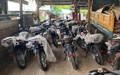 <p><strong>LOGISTICS SUPPORT.</strong> The Department of Agrarian Reform-Ilocos Region receives 27 motorcycles for its field personnel on Thursday (Jan. 12, 2023). DAR aims to expedite the validation of requirements for the subdivision of collective Certificates of Land Ownership Award as there are areas where motorbikes are the only convenient modes of transportation. <em>(Courtesy of DAR-I)</em></p>