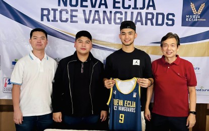 <p>Nueva Ecija coach Jerson Cabiltes, team manager Ivan Cuevas, and team consultant Stevenson Tiu formally welcomed Harvey Pagsanjan to the reigning MPBL champs. <em>(Photo from the Rice Vanguards' Facebook page) </em></p>