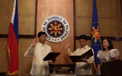 <p class="p3"><strong>NEW CHIEF.</strong> Eduardo Año (center), accompanied by his wife, Jean, is sworn in as the new National Security Adviser by President Ferdinand R. Marcos Jr. at Malacañang Palace in Manila on Saturday (Jan. 14, 2023). Año, the former Secretary of the Department of the Interior and Local Government of the Duterte administration, replaced Clarita Carlos who transferred to the Congressional Policy and Budget Research Department of the House of Representatives. <em>(PCO photo)</em></p>