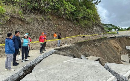 <p><strong>COLLAPSE.</strong> Non-stop rains the past two weeks cause a landslide that heavily damaged a portion of the Kapalong-Talaingod-Valencia Road Barangay Kalagangan, San Fernando, Bukidnon on Saturday (Jan. 14, 2023). Heavily loaded vans, cargo trucks, buses and multi-axle trucks are temporarily taking the alternate Bukidnon-Davao Road. <em>(Courtesy of DPWH-X)</em></p>