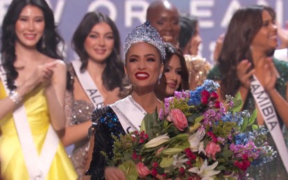 <p><strong>FIL-AM MISS UNIVERSE</strong>. Filipino-American beauty queen R'Bonney Gabriel wins the 71st Miss Universe pageant during the coronation ceremony held in New Orleans, Louisiana, USA on Sunday (Jan 15, 2023). Gabriel is also the first Filipino-American to win Miss USA in October last year. <em>(Screengrab from Miss Universe Twitter account)</em></p>