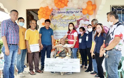 <p><strong>A HAPPY CENTENARIAN.</strong> Concepcion Galigdong of Rosario town, Agusan del Sur province, who turned 100 years of age in October 2022 received her cash gift of PHP100,000 on Nov. 8 of the same year through the Department of Social Welfare and Development in the Caraga Region. In 2022, at least 44 centenarians in the region were given PHP100,000 cash gifts under the provisions of Republic Act 10868 or the Centenarian Act of 2016. <em>(Photo courtesy of DSWD-13)</em></p>