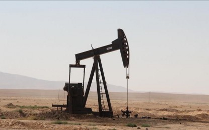 Oil down ahead of industry data