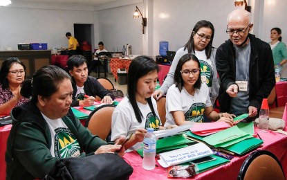 <p><strong>CAPABILITY BUILDING</strong>. The first batch of Department of Agrarian Reform (DAR) 5 (Bicol) employees from Catanduanes, Masbate, Sorsogon, and Albay attends a six-day training course on enterprise-based agrarian reform community development starting January 16. DAR-5 Assistant Regional Director for Operations Romulo Britanico said Tuesday (Jan. 17, 2023) the development facilitators are responsible for improving the quality of life of agrarian reform beneficiaries. <em>(Photo courtesy of Gerard Buensalida/DAR-5)</em></p>