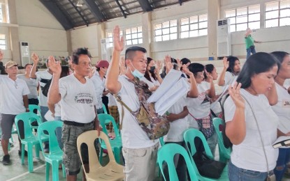 <p><strong>LEAVING THE MOVEMENT.</strong> At least 93 former supporters of the Communist Party of the Philippines – New People’s Army take their oath of allegiance to the government during a ceremony in Alangalang, Leyte, on Thursday (Jan. 19, 2023).  Most of them have supported the movement for more than a decade. <em>(PNA photo by Sarwell Meniano)</em></p>