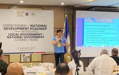 <p><strong>MEETING</strong>. Interior Secretary Benjamin Abalos Jr. meets with local chief executives from Western Visayas as part of his two-day visit to Iloilo on Thursday (Jan. 19, 2023). In a press conference, Abalos said the national government will be assisting local government units affected by the impact of the implementation of the full devolution. <em>(Photo courtesy of DILG Iloilo FB page)</em></p>