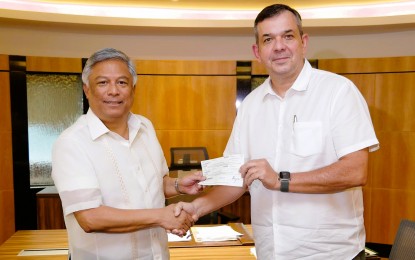 <p><strong>REMITTANCE.</strong> Philippine Amusement and Gaming Corp. chair and CEO Alejandro Tengco (left) turns over to Philippine Sports Commission chair Richard Bachmann checks amounting to PHP256.38 million at the Pagcor Executive Office in Manila on Thursday (Jan. 19, 2023). The amount represents Pagcor's mandated contributions to the PSC for November and December last year. <em>(Photo courtesy of Pagcor)</em></p>