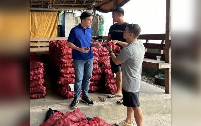 <p><strong>SMUGGLED ONIONS.</strong> Authorities arrest five crewmen and seize more than PHP2.5 million worth of smuggled red onions in the waters off Barangay Labuan, Zamboanga City on Sunday (Jan. 22, 2023). The onions reportedly came from India and were shipped to Zamboanga City via Tawi-Tawi province. <em>(Photo courtesy of the 2nd Zamboanga City Mobile Force 'Seaborne' Company)</em></p>