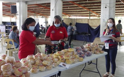 Ilocos Norte 'nutrition scholars' get cash aid