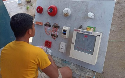 <p><strong>SKILLS TRAINING</strong>. A person deprived of liberty (PDL) at the Bureau of Jail Management and Penology (BJMP) in San Jose de Buenavista, the capital of Antique province, undergoes training in Electrical Installation and Maintenance (EIM) National Certificate II. Karyn Duay, Technical Education and Skills Development Authority (TESDA) Antique Provincial Training Center head, said on Tuesday (Jan. 24, 2023) the training is intended to equip the PDLs with skills for them to be employed as barangay electricians after serving their sentence.<em> (Photo courtesy of TESDA Antique)</em></p>