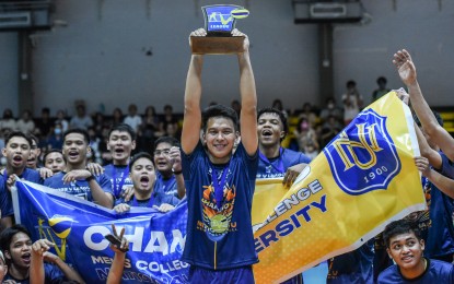 <p><strong>TURF OPEN</strong>. Nico Almendras (center) lead National University to a title victory at the 2022 V-League Collegiate tournament. He will not see action in the ongoing Spikers' Turf Open. <em>(Photo courtesy of Philippine Volleyball League)</em></p>
