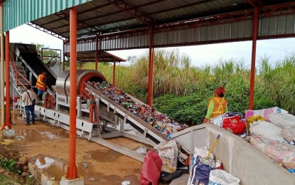 <p><strong>REDUCING PLASTIC WASTE</strong>. The first granular plastic shredding machine in Legazpi City is now operational. The device will be used to shred the plastic waste from households and establishments to prevent its burning in the community and reduce the city's garbage.<em> (PNA photo by Emmanuel Solis)</em></p>