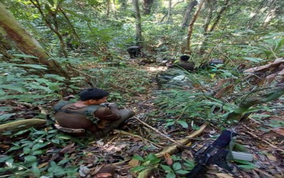 <p><strong>MISSING CESSNA</strong> Members of the 95th Infantry Battalion search-and-rescue team scour the jungles as they search for missing passengers of an ill-fated Cessna plane at the Sierra Madre mountains of Isabela on January 27, 2023. Seven people, including the pilot, were onboard the plane.  <em>(Photo courtesy of Philippine Army)</em></p>
