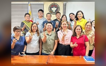 <p><strong>GRANT AWARDEE.</strong> General Luna Vice-Mayor Laica Batariano and Mayor Matt Florido (second and third from left respectively) in Quezon province pose after the visit of Department of Social Welfare and Development (DSWD) Assistant Regional Director Myla Gatchalian (second from right) in their town. Gatchalian informed Florido that the town qualified for the P7.5 million Municipal Grant Allocation from the DSWD. (<em>Photo grabbed from Mayor Florido's Facebook account)</em></p>
