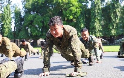 <p><strong>STAR FACTOR.</strong> Actor Matteo Guidicelli of the Philippine Army Reserve Command joins the Presidential Security Group’s VIP Protection Course at Malacaňang Park, Manila last year. Senator Ronald Dela Rosa said once the mandatory Reserve Officers' Training Course program is signed into law, celebrities like Guidicelli may be asked to serve as trainers.<em> (Courtesy of PSG)</em></p>