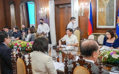 <p><strong>VAT REFUND PROGRAM.</strong> President Ferdinand R. Marcos Jr. meets with members of the Private Sector Advisory Council (PSAC) Tourism Sector Group at Malacañan Palace on Jan. 26, 2023. During their meeting, Marcos approved the Value-Added Tax (VAT) Refund Program for foreign tourists by 2024 to boost tourist arrivals in the country. <em>(Photo courtesy of Bongbong Marcos Facebook page)</em></p>