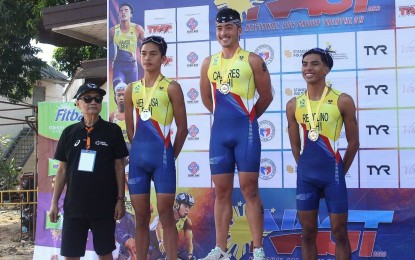 <p><strong>PODIUM FINISHERS.</strong> Filipino-Spanish Fernando Jose Casares (center) won the sprint men's elite category at the National Age Group Triathlon Series in Subjc Bay, Olongapo on Jan. 29, 2023. Also in photo are (from left) former triathlon association president Tom Carrasco, Matthew Justine Hermosa (2nd place) and Andrew Kim Remolino (3rd).<em> (Contributed photo)</em></p>