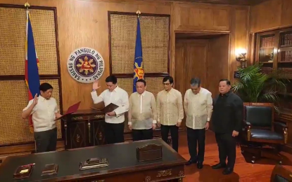 <p><strong>NEW DSWD CHIEF</strong>. President Ferdinand R. Marcos Jr. administers the oath of office to Valenzuela 1st District Rep. Rex Gatchalian at Malacañan Palace in Manila on Tuesday (Jan. 31, 2023). Gatchalian replaced Erwin Tulfo as secretary of the Department of Social Welfare and Development. <em>(Screenshot from the Presidential Communications Office)</em></p>