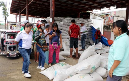 <p><strong>FREE CERTIFIED SEEDS</strong>. The Department of Agriculture (DA) in Mimaropa has distributed PHP4 million worth of certified seeds to six towns and one city in Oriental Mindoro province that were affected by floods from December 2022 until January this year. The agency said this is an immediate response to the requests of the local government chief executives. <em>(Photo courtesy of DA-Mimaropa Field Office)</em><br /><br /></p>