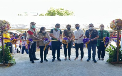 <p><strong>NEW BUILDING FOR HEALTH CARE</strong>. Department of Health officer-in-charge, Ma. Rosario Singh-Vergeire (center), leads the inauguration of Puerto Galera Rural Health Unit on Thursday (Feb. 2, 2023). She underscored the need to build and strengthen the provision of health care and sustain the gains achieved by the province to prevent re-establishment of malaria transmission. <em>(Photo courtesy of DOH CHD-Mimaropa)</em></p>